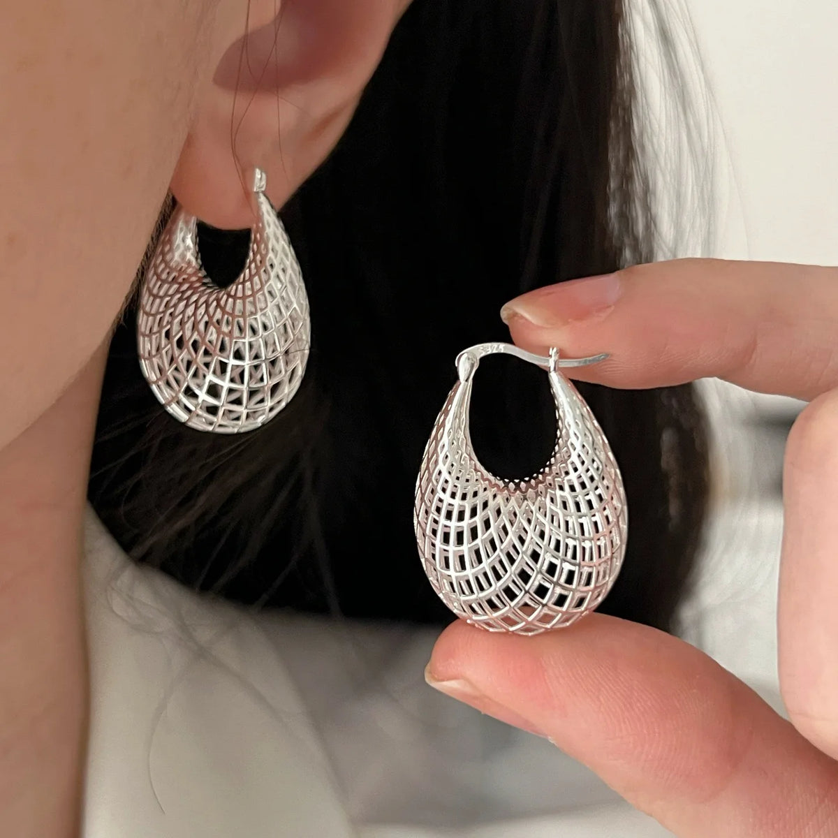 Pendientes vintage de bisutería — elegantes y atemporales para mujer