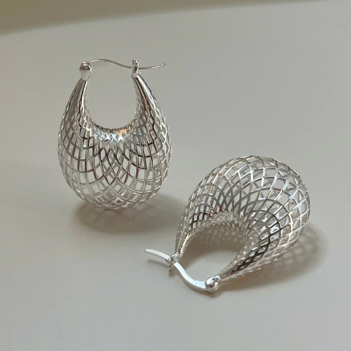 Pendientes vintage de bisutería — elegantes y atemporales para mujer