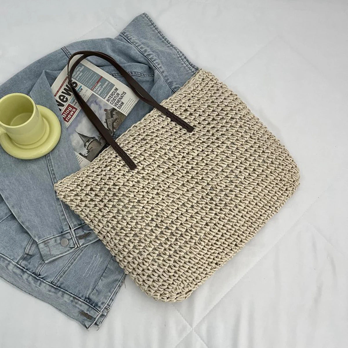 Handgeflochtene Strandtasche aus Rattan — Sommerkorb für Damen